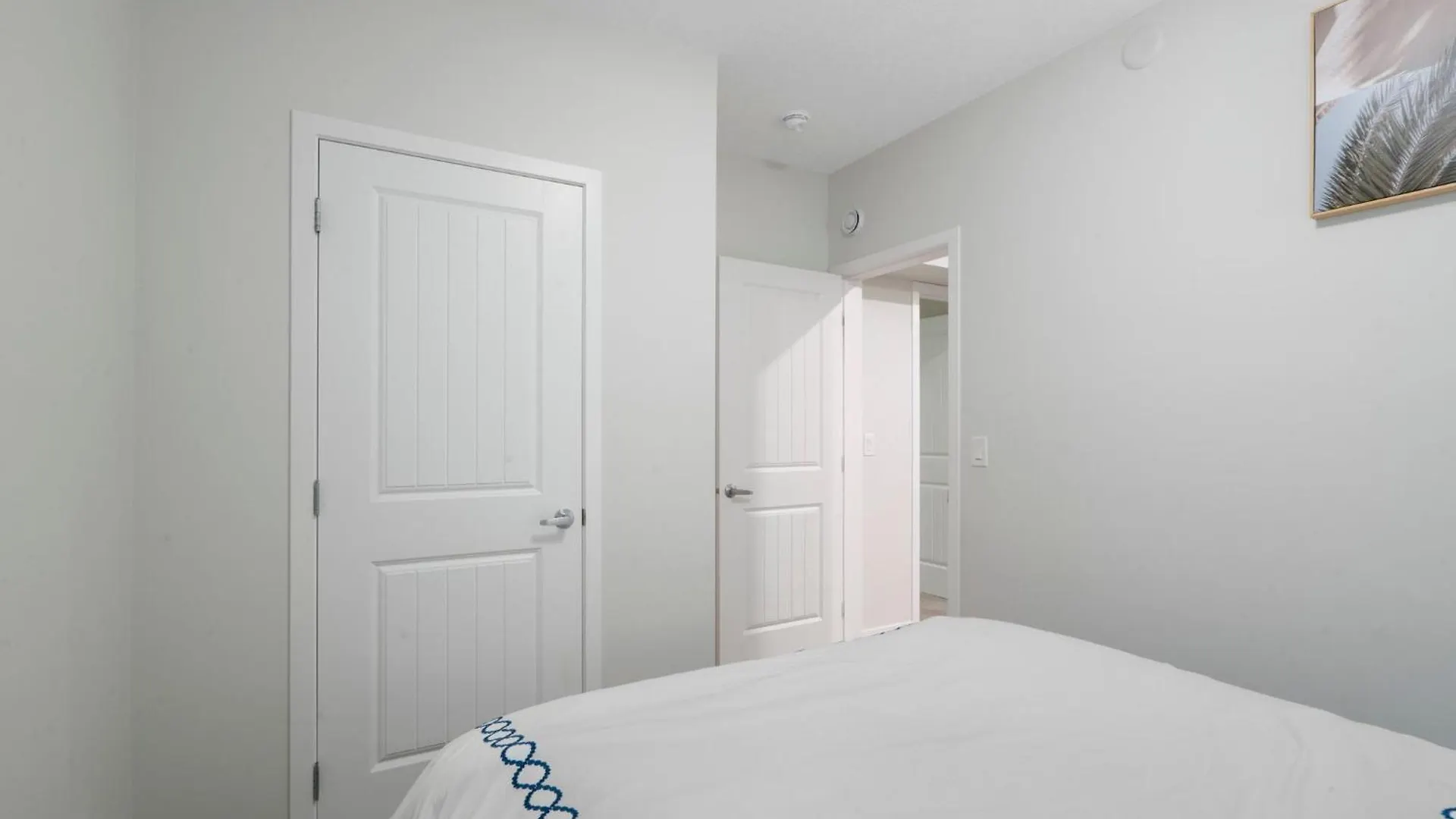 Small Paris Two Bedrooms Basement Suite