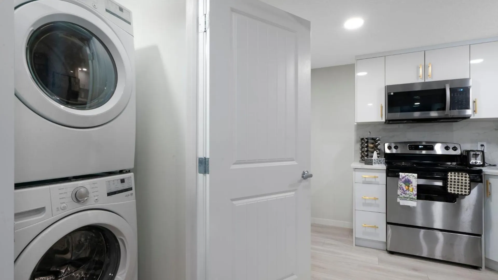 Small Paris Two Bedrooms Basement Suite Canada