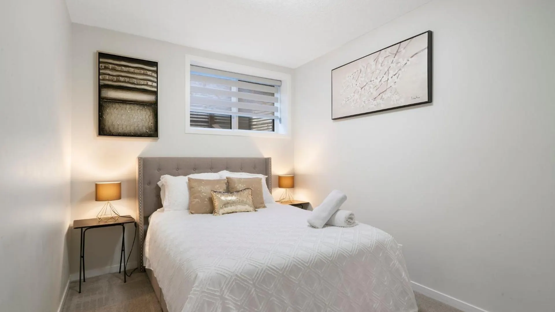 Apartment Small Paris Two Bedrooms Basement Suite Canada